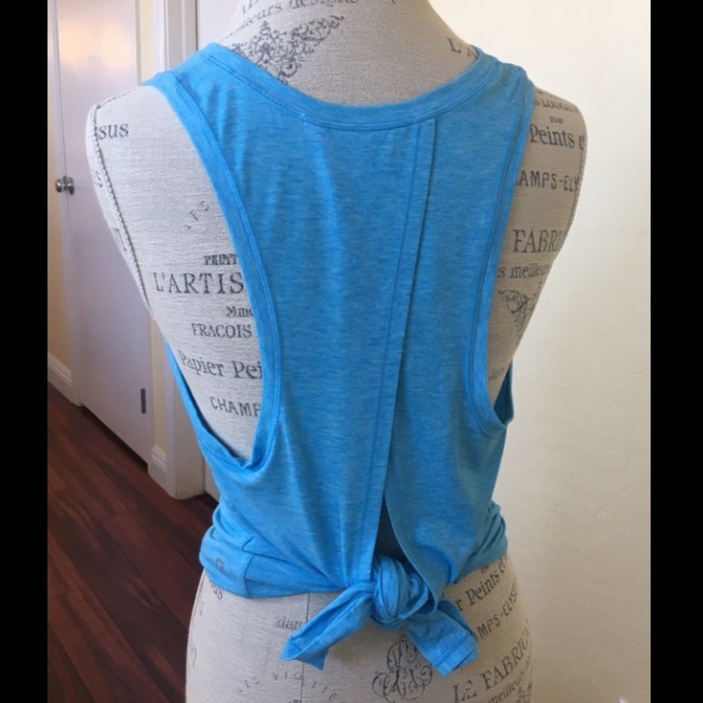 GapFit yoga top